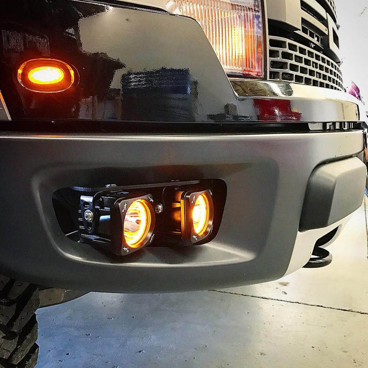 Luz LED Optimus cuadrada de haz de 15º con halo ámbar de 3"